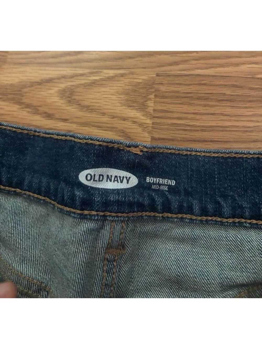 Old Navy Boyfriend Mid-Rise Jean Shorts Size 2 - Picture 6 of 6